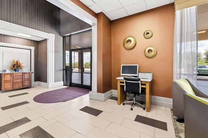Business Center 24 of 26