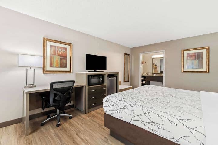 Room 12 of 26